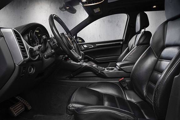 Porsche Cayenne 20 of 30