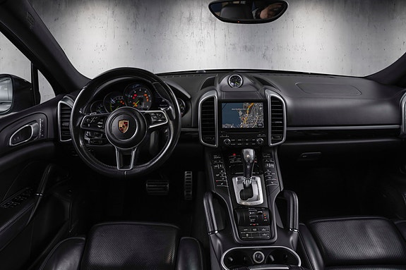 Porsche Cayenne 27 of 30