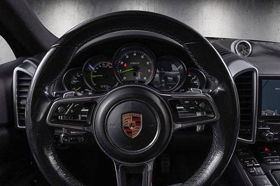 Porsche Cayenne 11 of 30