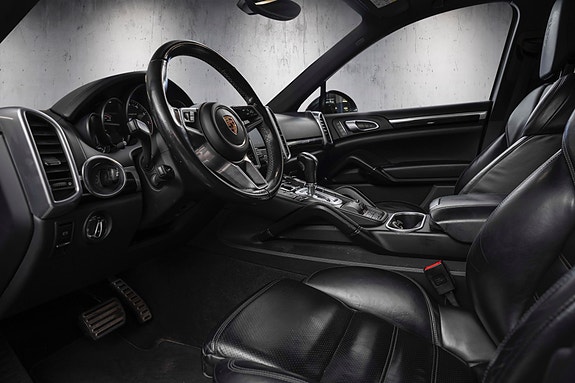 Porsche Cayenne 24 of 30