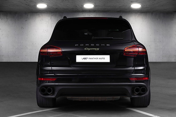 Porsche Cayenne 8 of 30