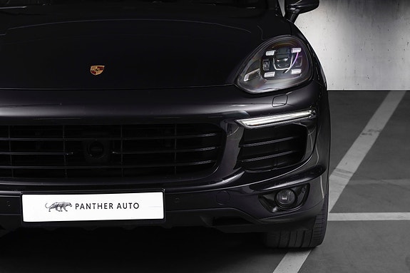 Porsche Cayenne 5 of 30