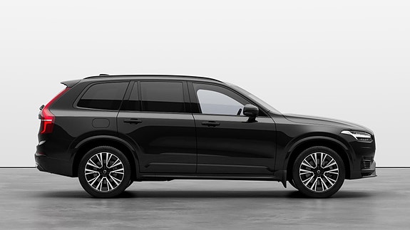 Volvo XC90 2 of 28
