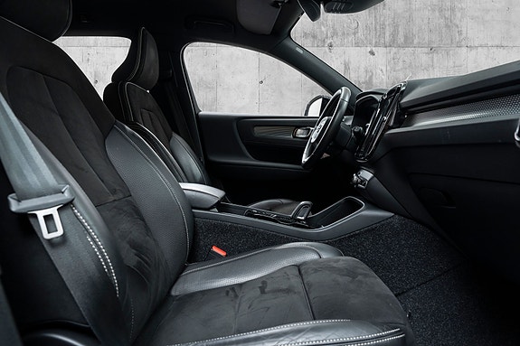 Volvo XC40 16 of 30