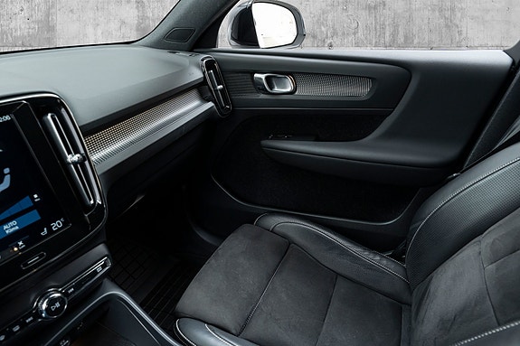 Volvo XC40 15 of 30