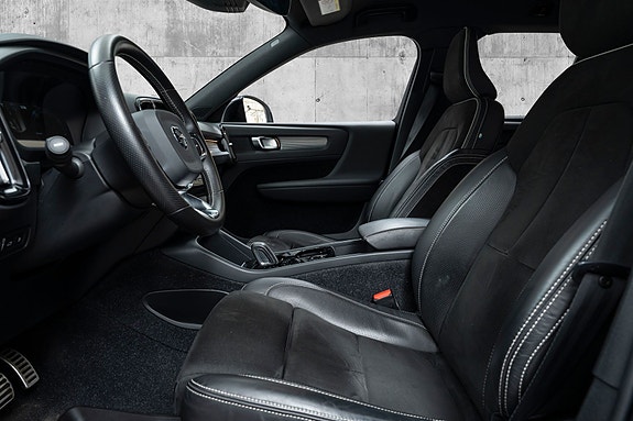 Volvo XC40 12 of 30