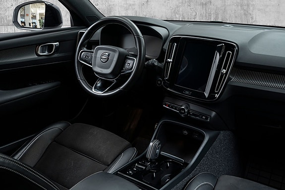 Volvo XC40 13 of 30