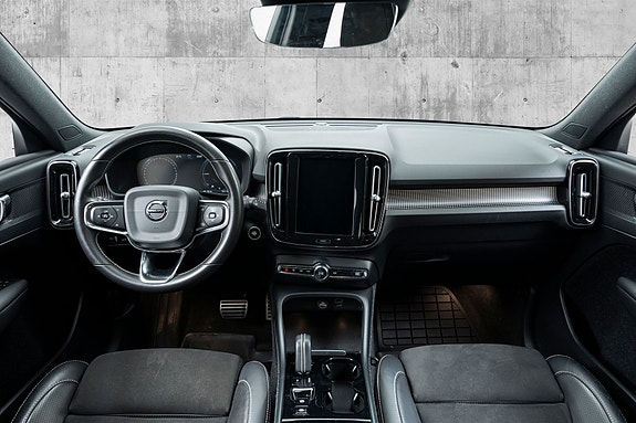 Volvo XC40 14 of 30