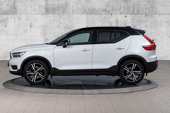 Volvo XC40 3 of 30