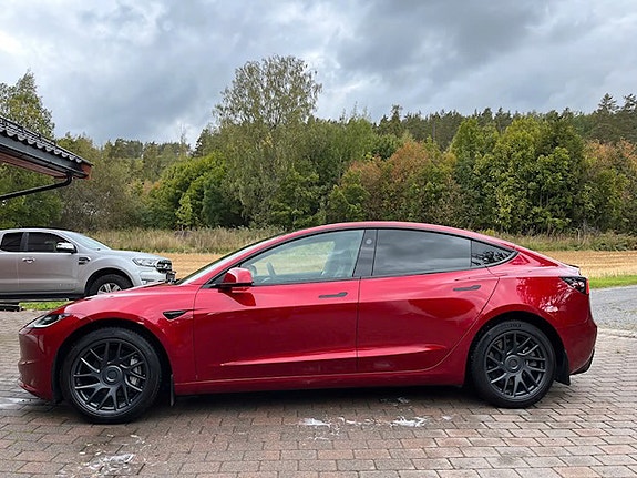 Tesla Model 3 10 of 11