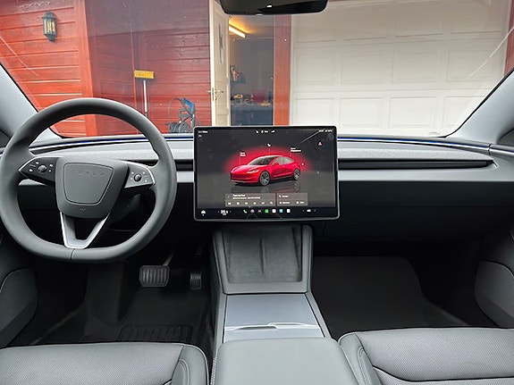 Tesla Model 3 4 of 11
