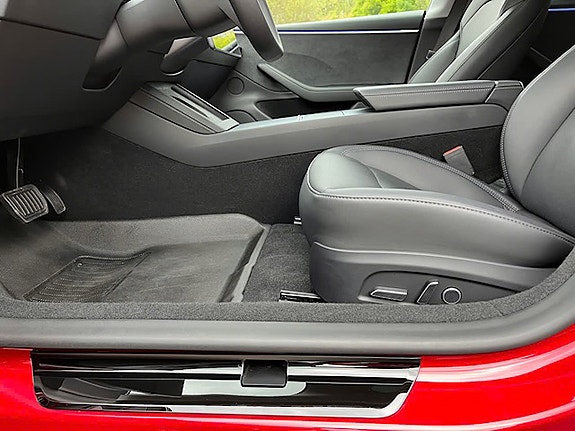 Tesla Model 3 8 of 11