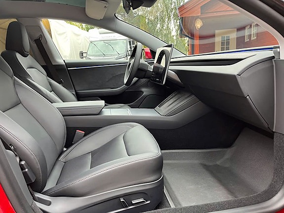 Tesla Model 3 5 of 11