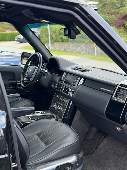 Land Rover Range Rover 11 of 30
