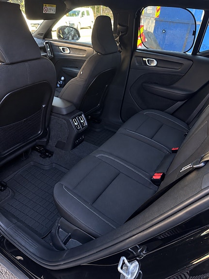 Volvo XC40 7 of 12