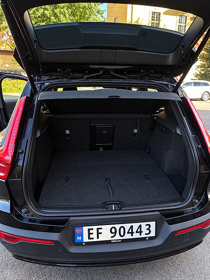 Volvo XC40 8 of 12