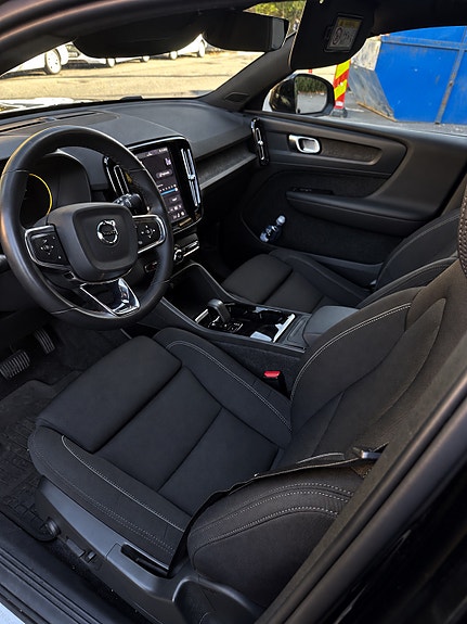 Volvo XC40 6 of 12