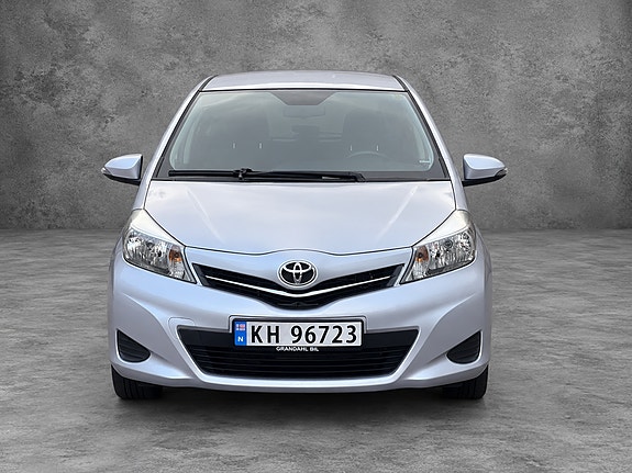 Toyota Yaris 2 of 22