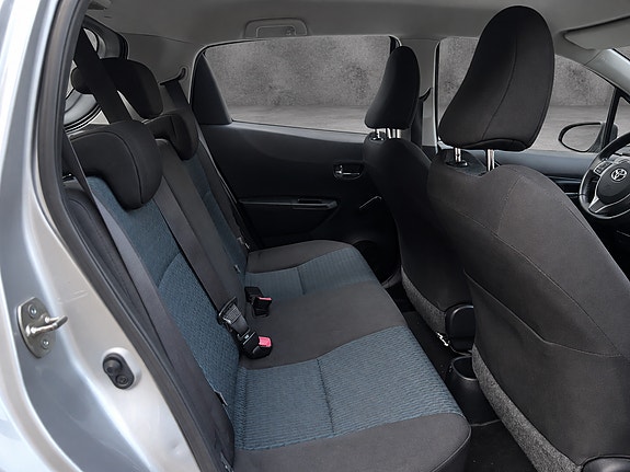 Toyota Yaris 10 of 22