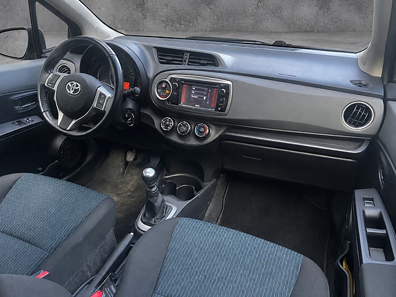 Toyota Yaris 9 of 22