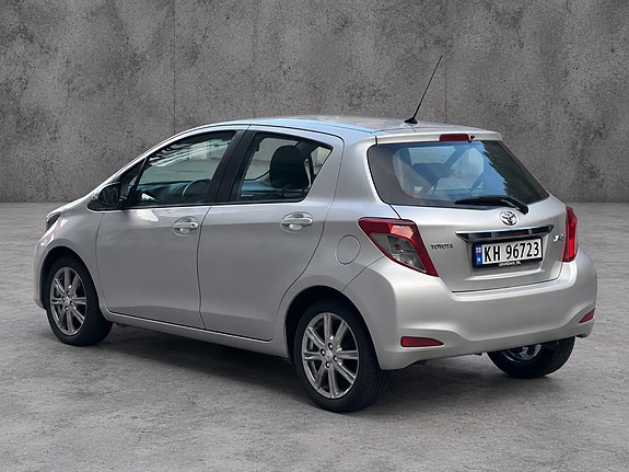 Toyota Yaris 7 of 22