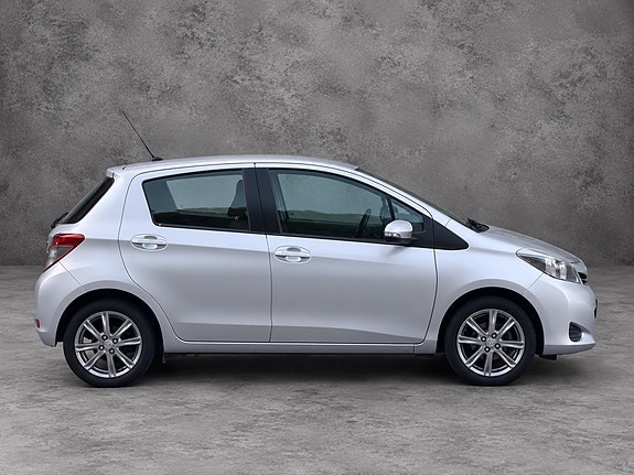 Toyota Yaris 4 of 22