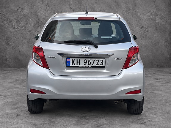 Toyota Yaris 5 of 22