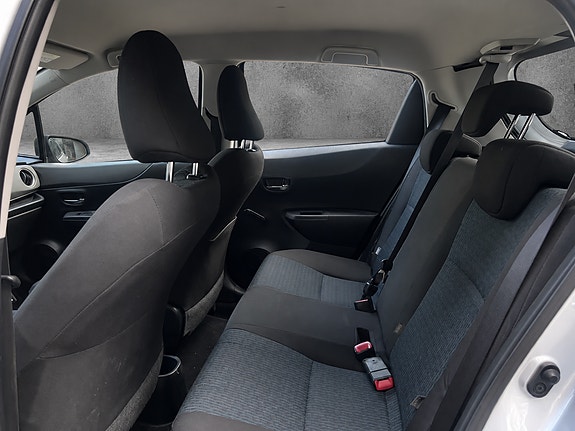 Toyota Yaris 11 of 22