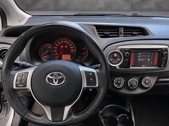 Toyota Yaris 12 of 22