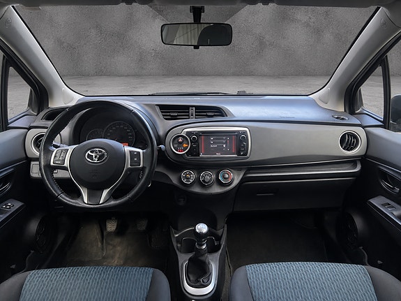 Toyota Yaris 13 of 22