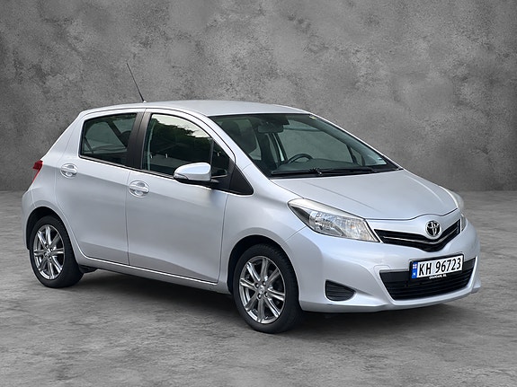 Toyota Yaris 3 of 22