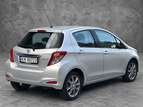 Toyota Yaris 6 of 22