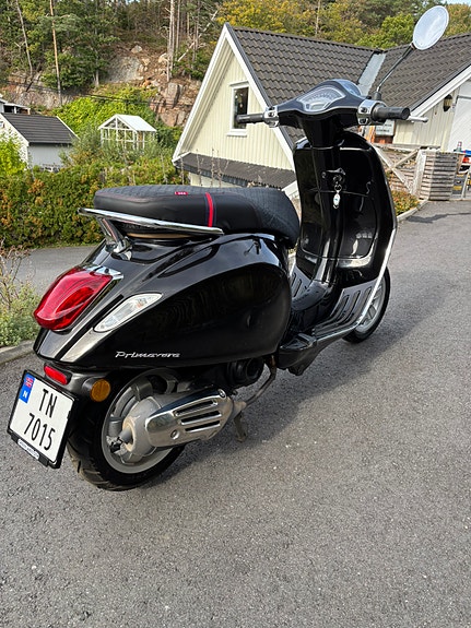 Vespa Primavera 50 2 of 16