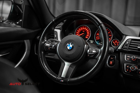 BMW 320i 26 of 30