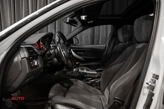 BMW 320i 23 of 30