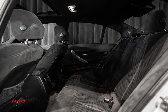 BMW 320i 16 of 30