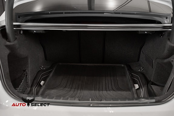 BMW 320i 10 of 30