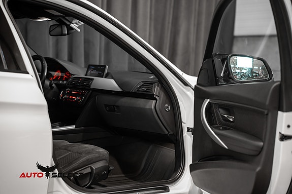 BMW 320i 18 of 30