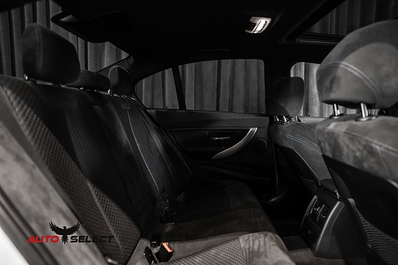 BMW 320i 14 of 30