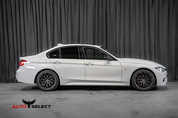 BMW 320i 12 of 30