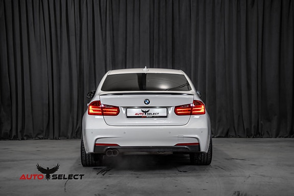 BMW 320i 9 of 30