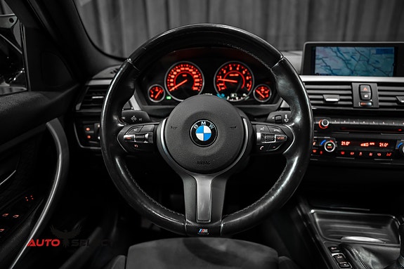 BMW 320i 27 of 30