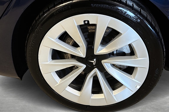 Tesla Model 3 9 of 30