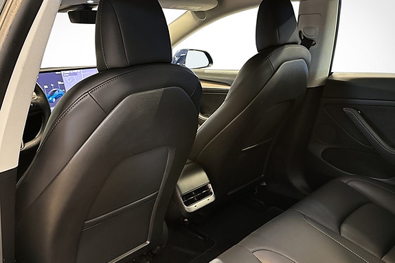 Tesla Model 3 16 of 30