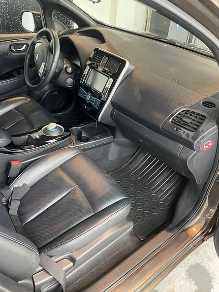 Nissan Leaf 7 of 10
