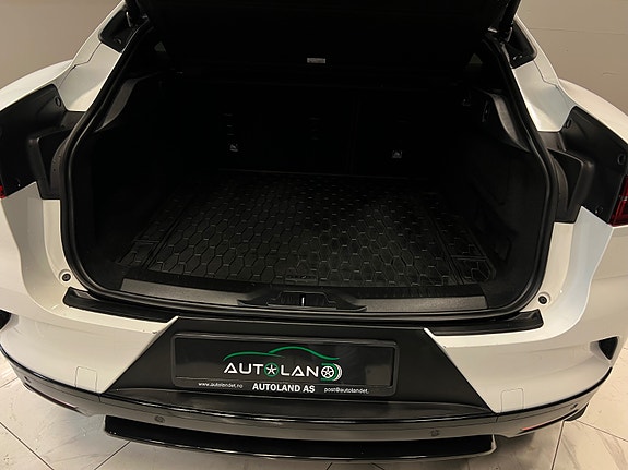 Jaguar I-PACE 23 of 27