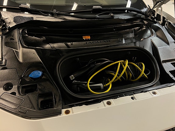Jaguar I-PACE 24 of 27