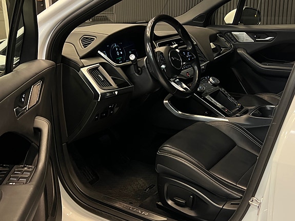 Jaguar I-PACE 21 of 27