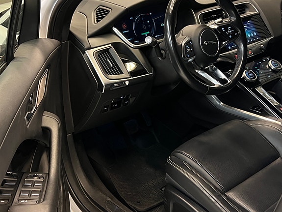 Jaguar I-PACE 13 of 27