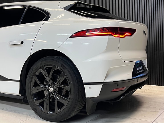 Jaguar I-PACE 8 of 27